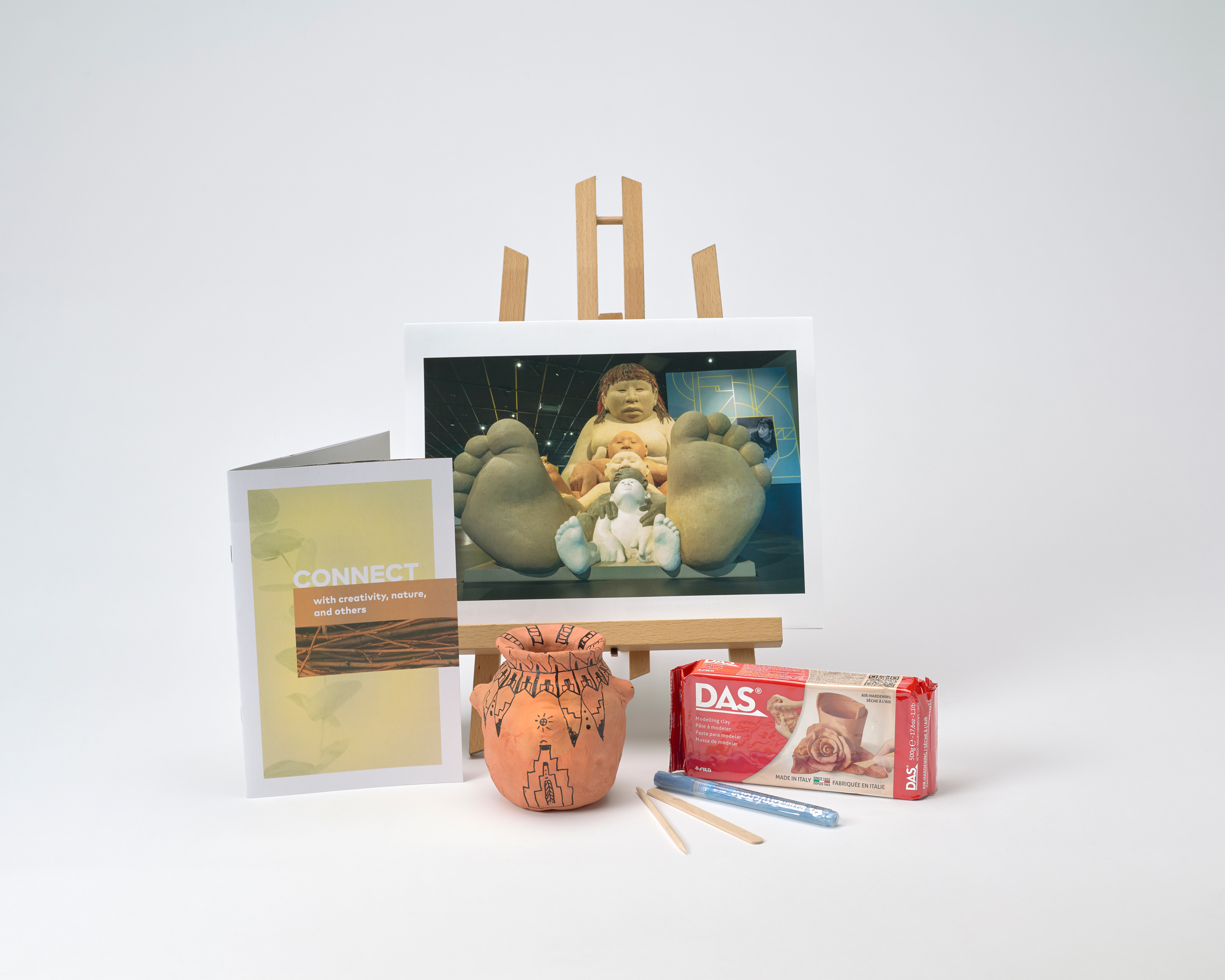 Contents of the art at hand box inspired by clay