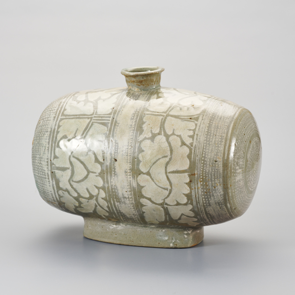 Barrel-shaped Japanese ceramic bottle
