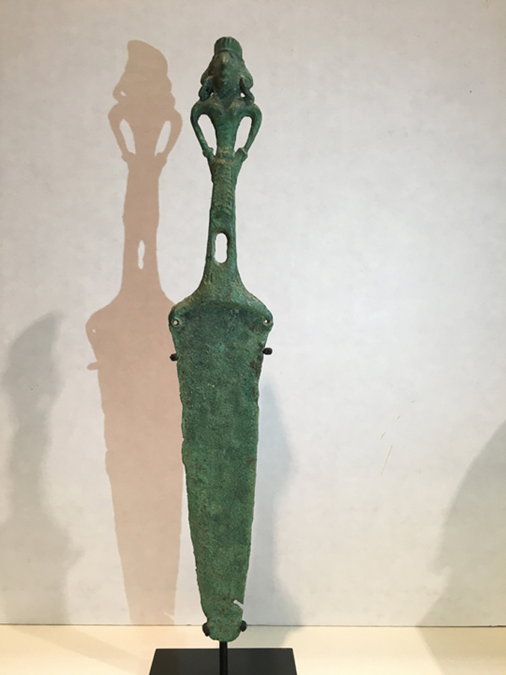 Green rusted dagger