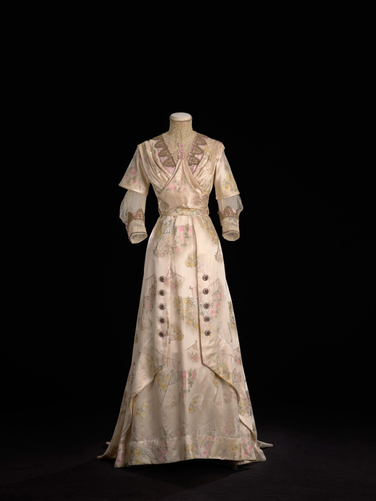 a long antique dress from the early 1900s