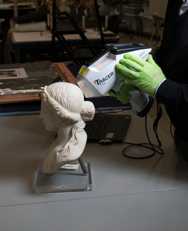 Analyzing the paint sample with a handheld XRF spectrometer