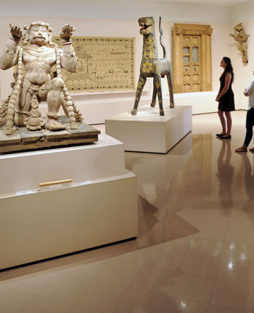 People in the Asian art gallery