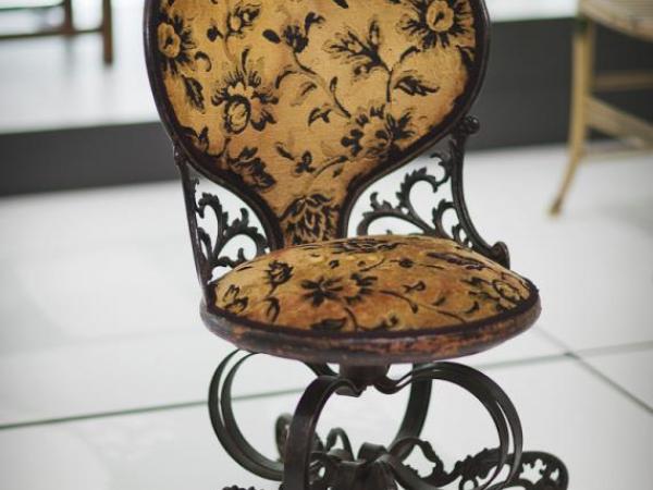 アート・デザイン・音楽 CHAIR HISTORY florence de dampierre Chairs: A History: de Dampierre, Florence: 9780810954847: Amazon