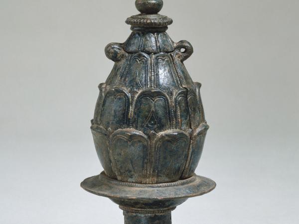 Egg cylinder-shaped bronze statue