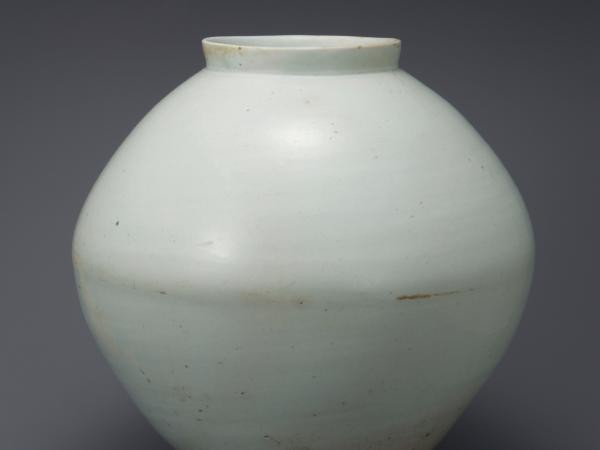 Singular white Korean moon jar
