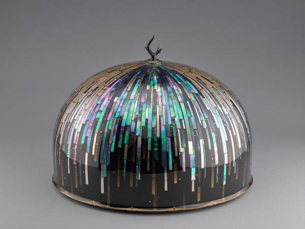 Silver lacquer platter-shaped box