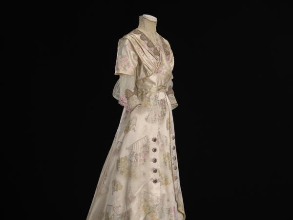 Light floral-patterned full-length dress