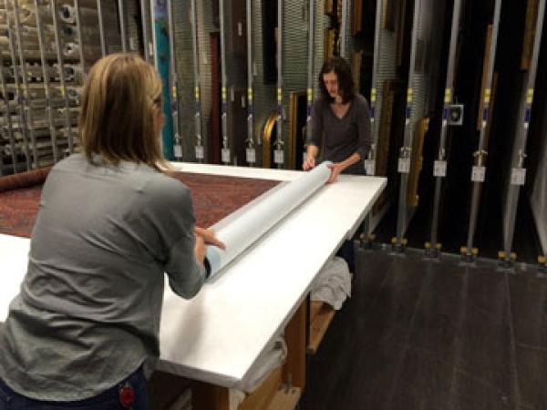 Textile storage assistants roll textiles