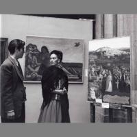 Arturo Estrada and Frida Kahlo in an art exhibition