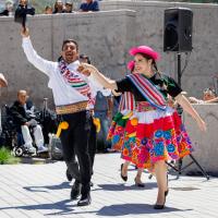 Man and woman performing at Dia del Nino