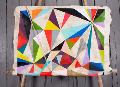 Geometric patterns on the hide of the sculpture 
