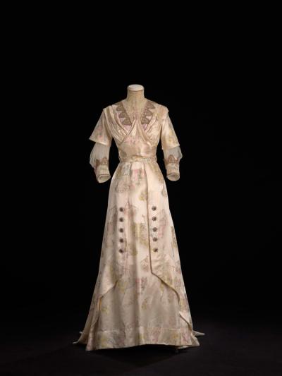a long antique dress from the early 1900s