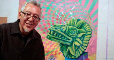 Carlos_Fr%C3%A9squez_1140.jpg Photograph of artist Carlos Frésquez with his artwork in the background.