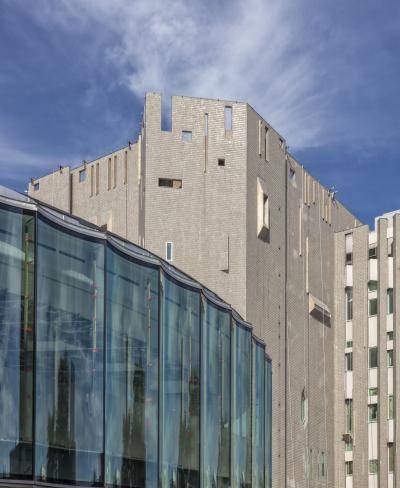 Exterior shot of the Anna and John J. Sie Welcome Center and Martin Building