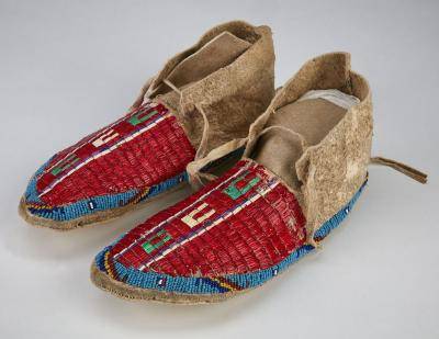 quill-moccasin-1.jpg Moccasin made using porcupine quills from an unknown maker in the Crow Tribe