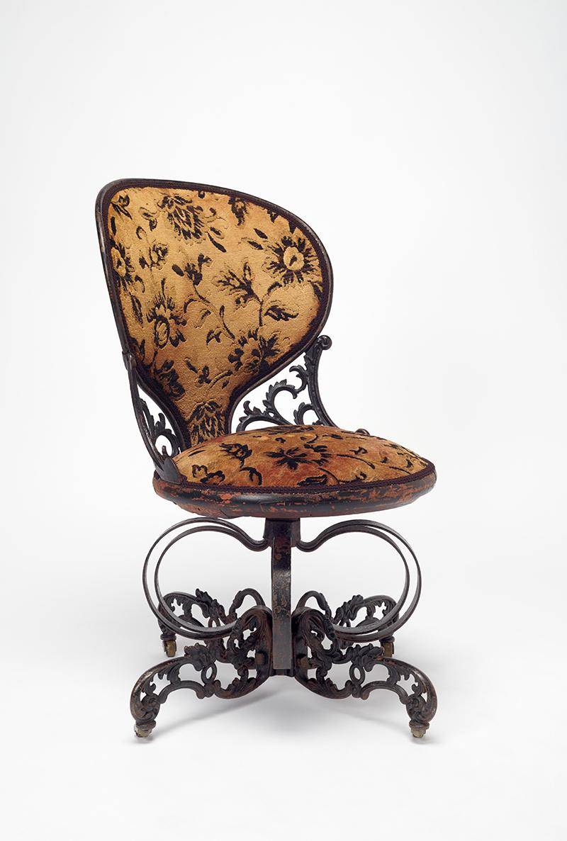 Centripetal Spring Side Chair