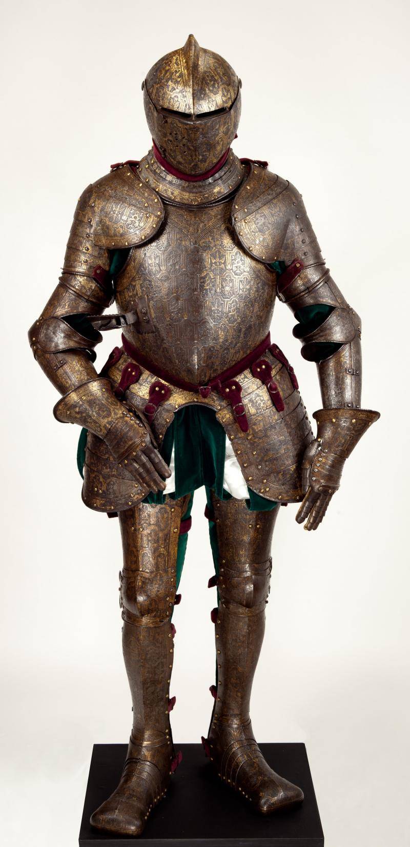 Steel, iron, and brass head-to-toe field armor 