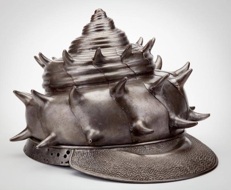 Iron helmet designed in the shape of sea conch shell