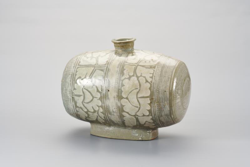 Barrel-shaped Japanese ceramic bottle