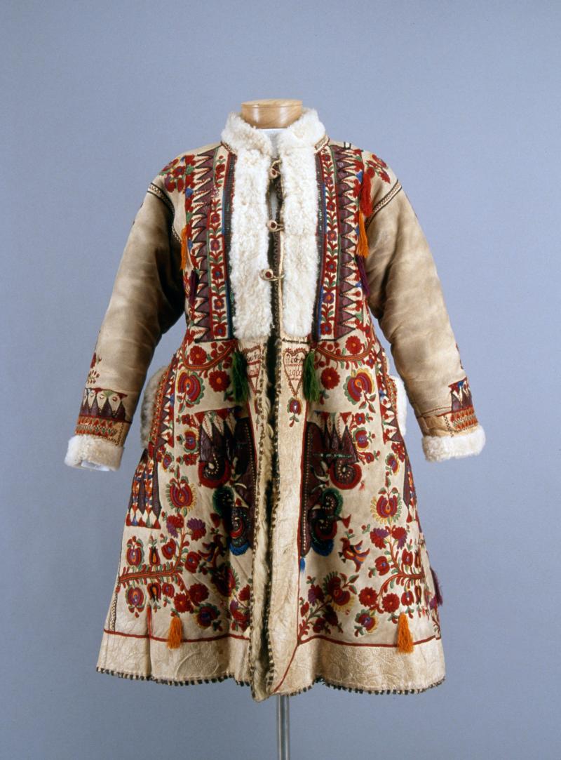 Mannequin displayng a traditional Romanian coat, embroidered with red colorful floral patterns