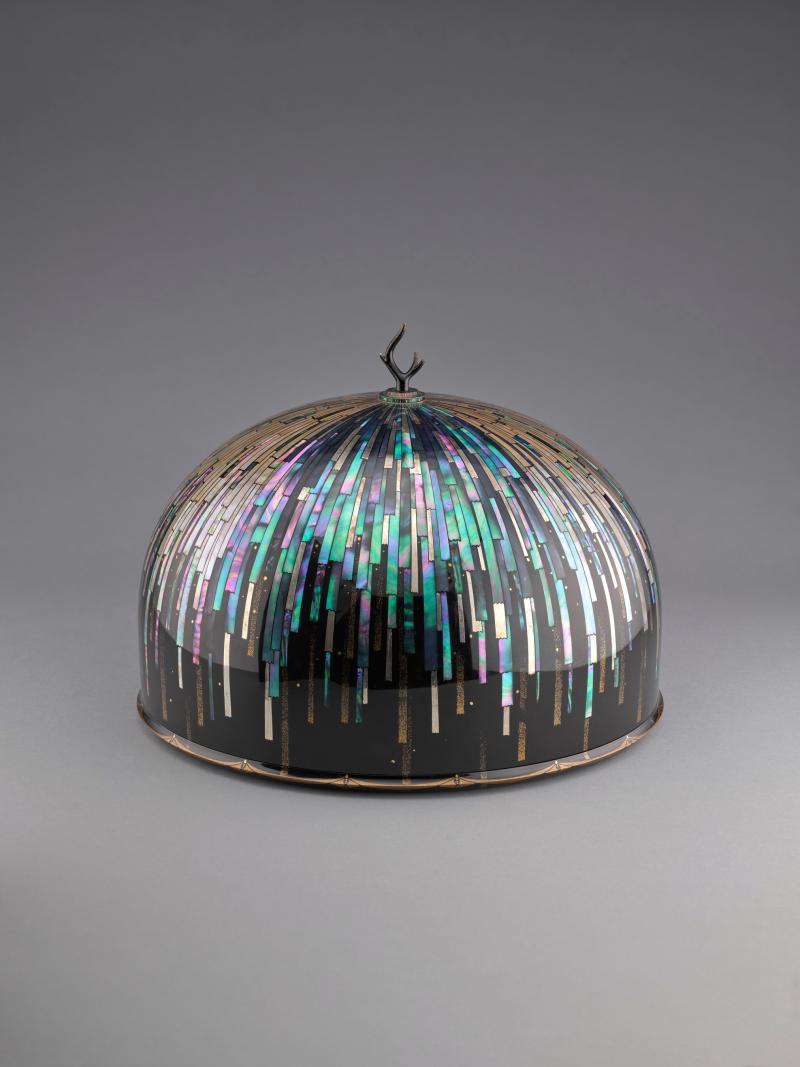 Silver lacquer platter-shaped box