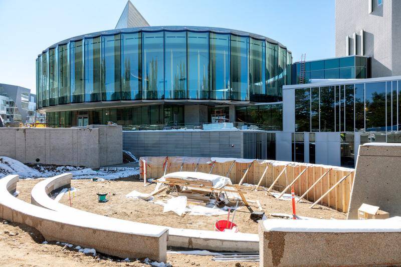 Exterior courtyard with Martin Building, Sie Welcome Center and Hamilton Building. Photo by Jeff Wells.